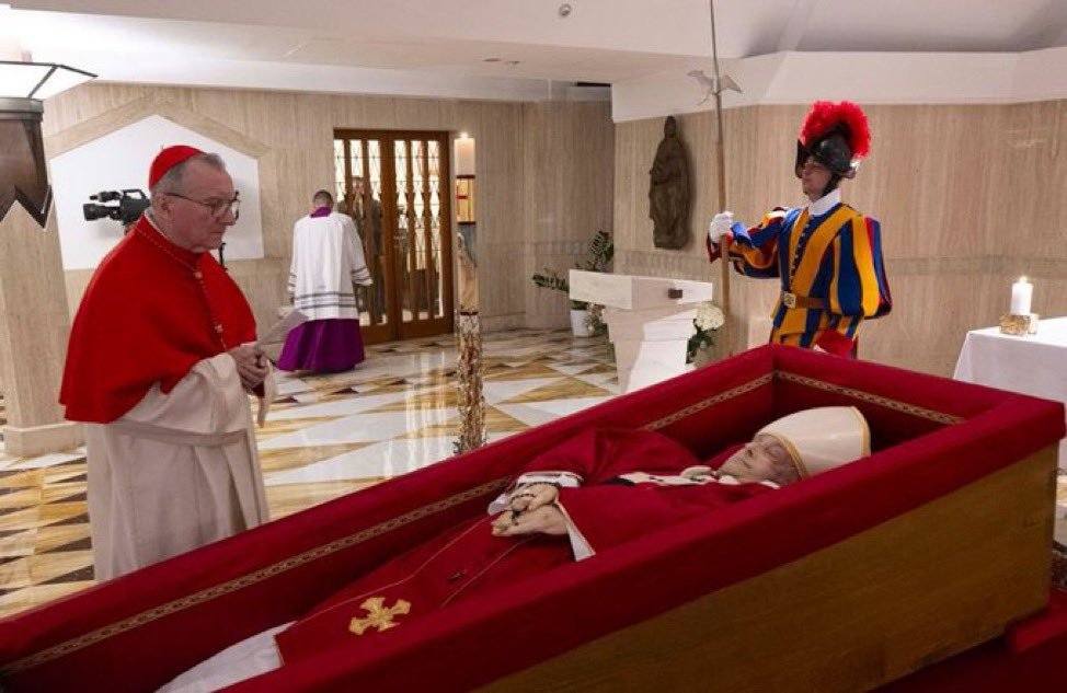 12 monedas en el ataúd de Francisco: este será el ritual de cierre para el ataúd de Pope