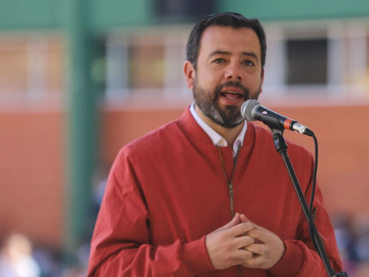 El alcalde es retirado: despierto por el calor amarillo en bogotá