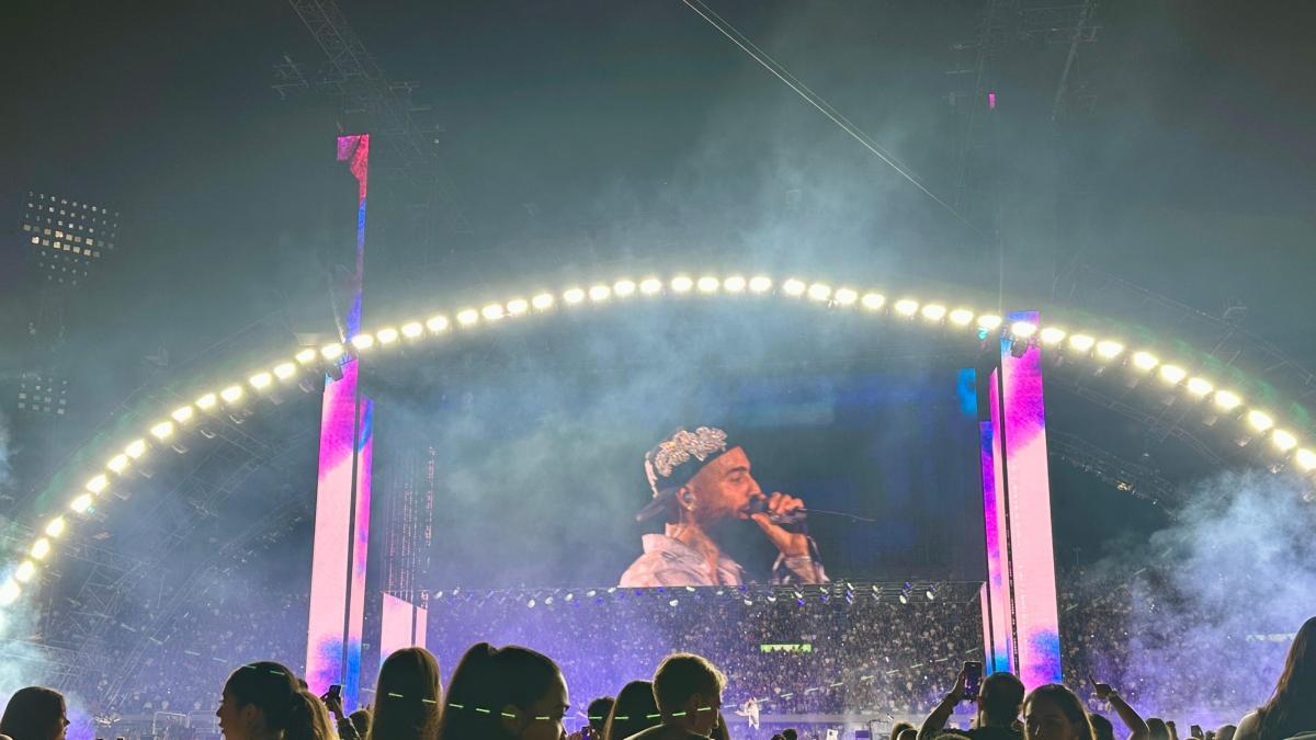 Maluma ha vuelto a caer en la historia, recolectando docenas de estrellas en “Medallo en el mapa”