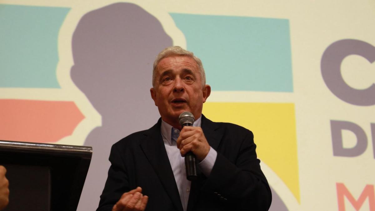 Más de 80 cercanos al uribismo solicitan un acuerdo claro para seleccionar un candidato presidencial y eliminar divisiones
