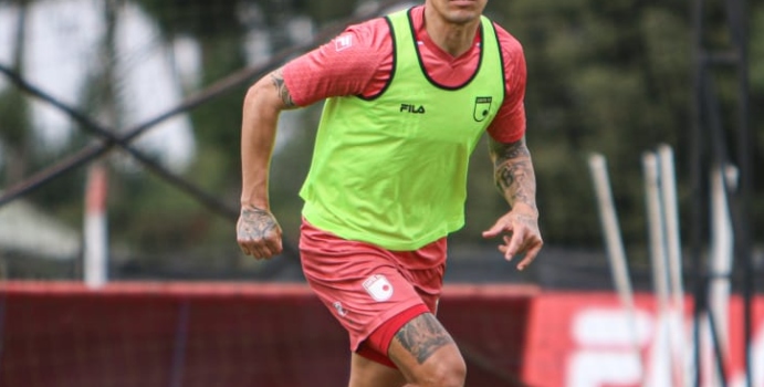 Los tres jugadores le pidieron a Bava que llegó Santa Fe