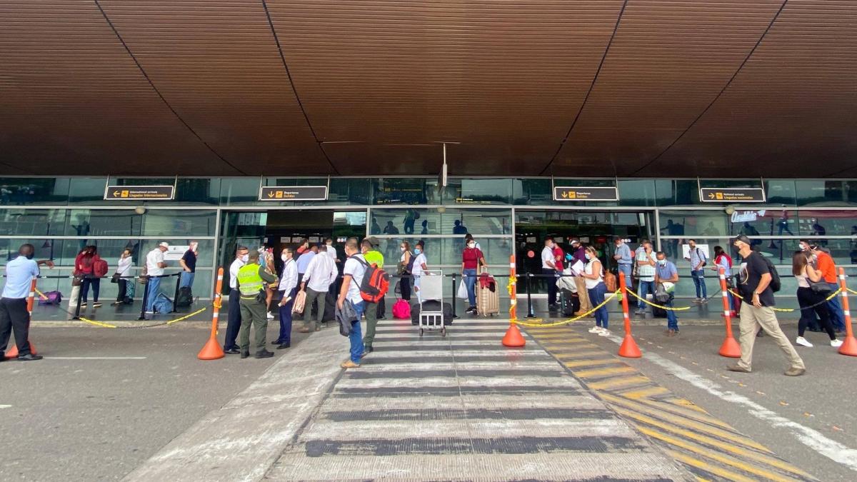 Una semana clave en el pulso entre Ania y el distrito para la extensión en el aeropuerto de Detagena