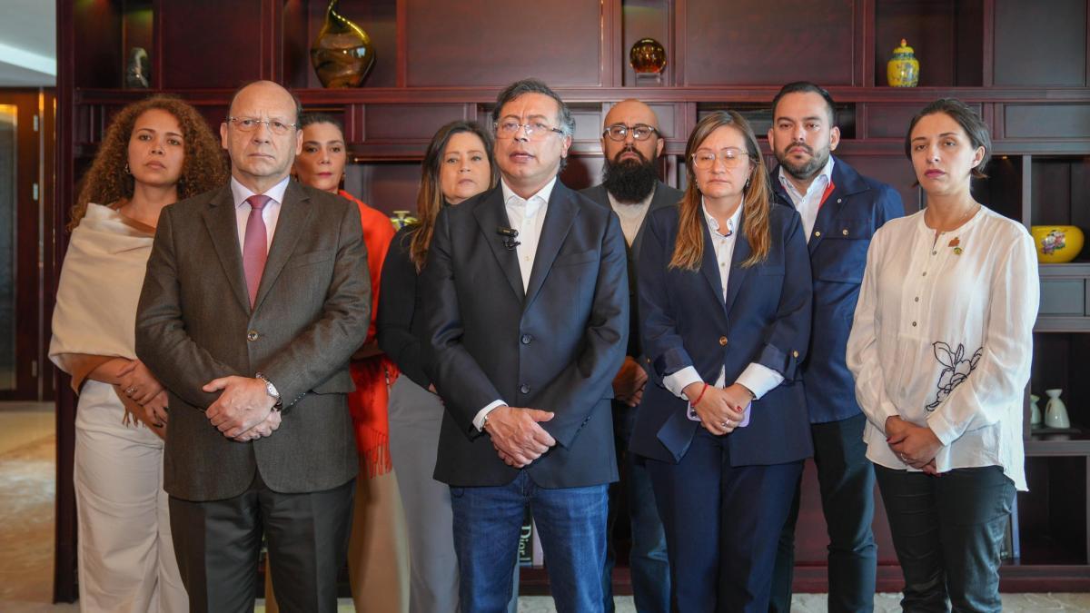 El gobierno pospuso el martes el consejo donde se definirán las condiciones de una nueva consulta popular