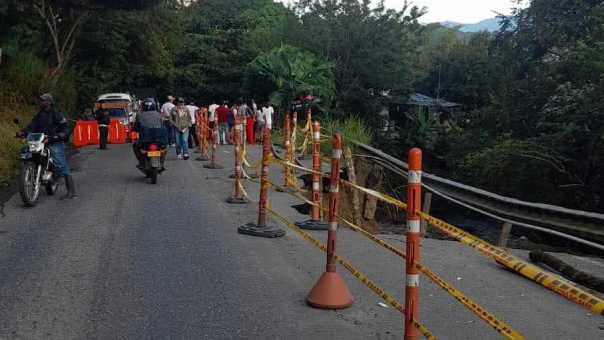 Las autoridades verifican los cilindros abandonados en el área

 – En la mira