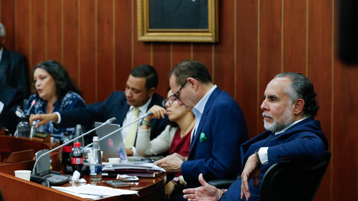 Armando Benedetti dijo que si se acepta la reforma de la fuerza laboral, “podría pensar en no hacer la consulta popular”

 – En la mira