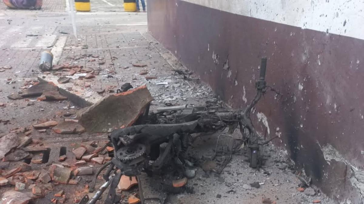 Ataques simultáneos con ráfagas de rifles y explosivos en dos poblaciones en North Cauze: Dos Informe Heridos