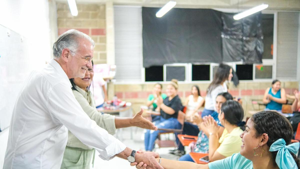 Atlantic Gubernorine asigna $ 1.5 mil millones para 3000 subsidios para el transporte universitario

 – En la mira