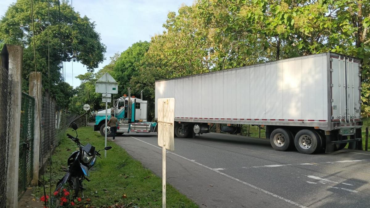 Cierre completamente en importante a través de Bass Cauca Antioquia para protestas como resultado de la cirugía contra la minería ilegal

 – En la mira