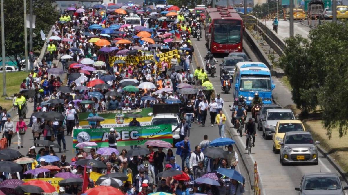 Condenar amenazas a 127 maestros en la sección

 – En la mira