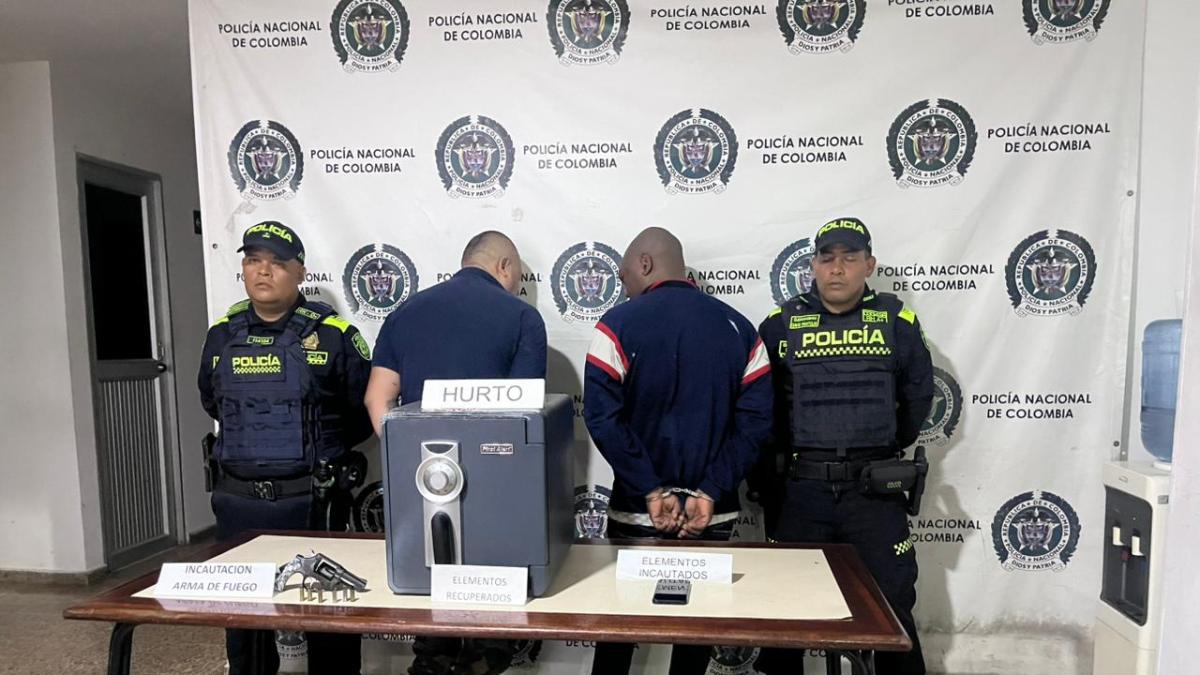 De esta manera, la policía capturó a dos ladrones de la caja fuerte, entre las flechas

 – En la mira