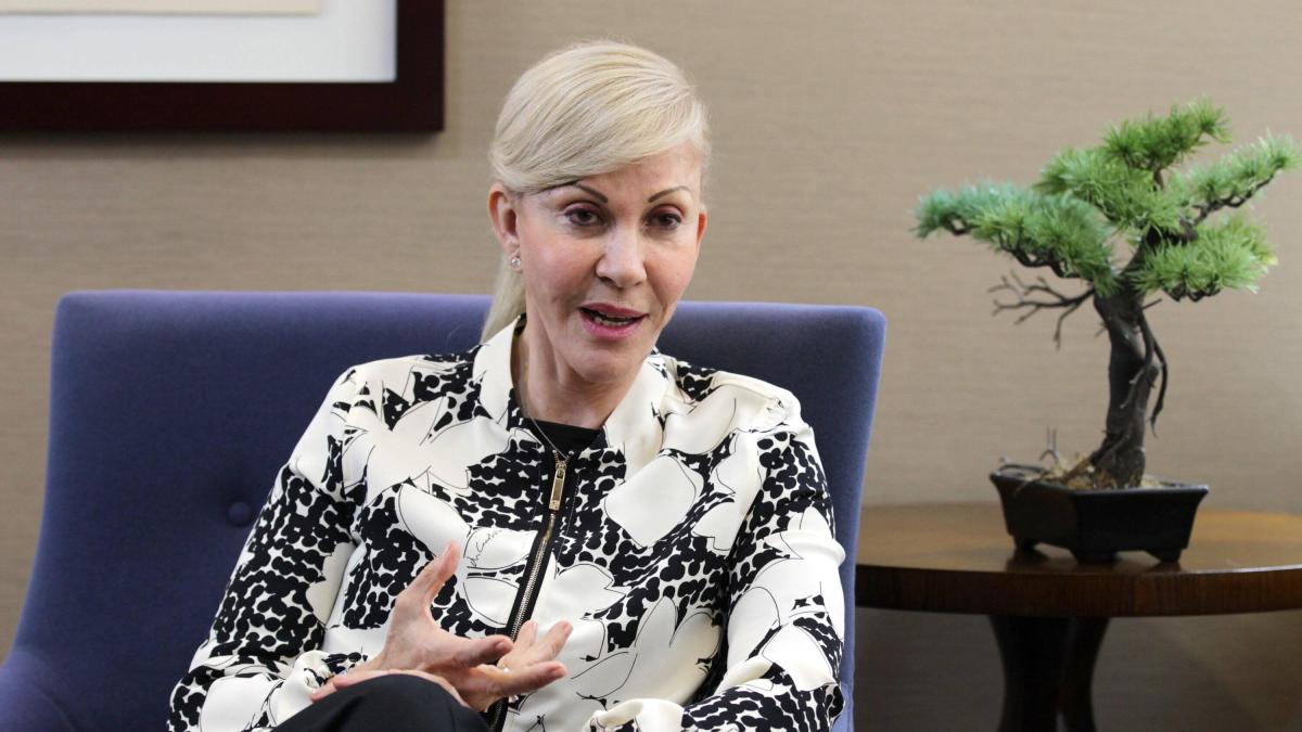 El gobernador Dilian Francisca Toro promueve la autonomía

 – En la mira