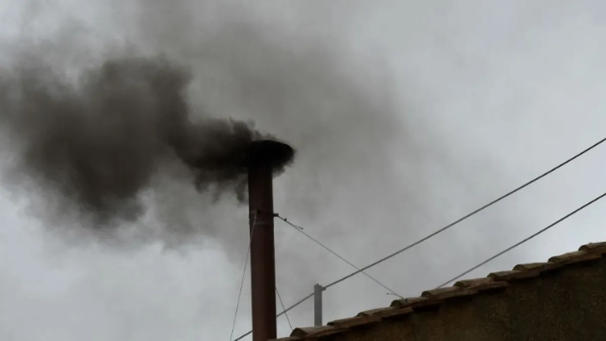 Humo negro en el cónclave: todavía no hay papas después de la primera voz