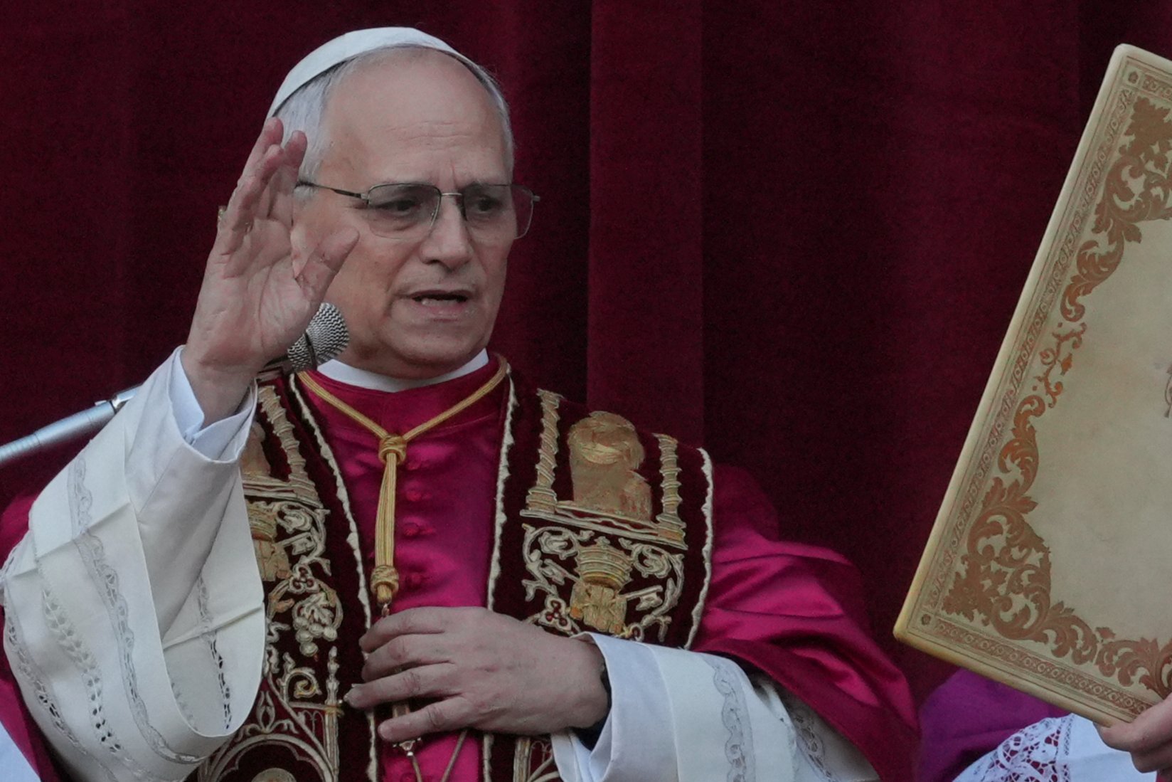 Que mi saludo de paz llega a través de la tierra: el papa Leo xiv