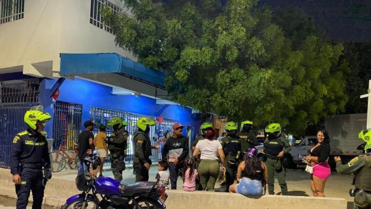 La familia lo salvó en la parte superior de palos y piedras.

 – En la mira