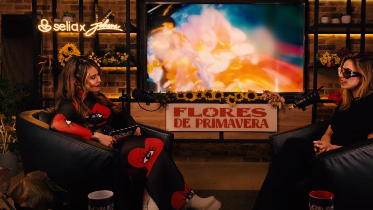 La vocalista Juliana lanza el pódcast ‘Flores de Primavera’ para discutir sobre bienestar emocional.