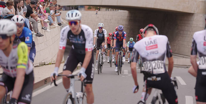 Mads Pedersen gana la etapa 1 del turno y se viste con el rosa ‘Maglia’