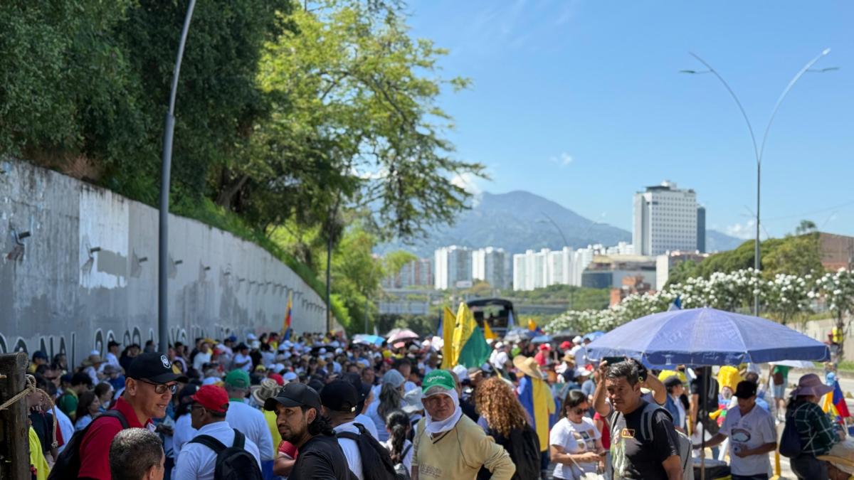 Puerta del Sol está cerrada, los vehículos viajan contra

 – En la mira
