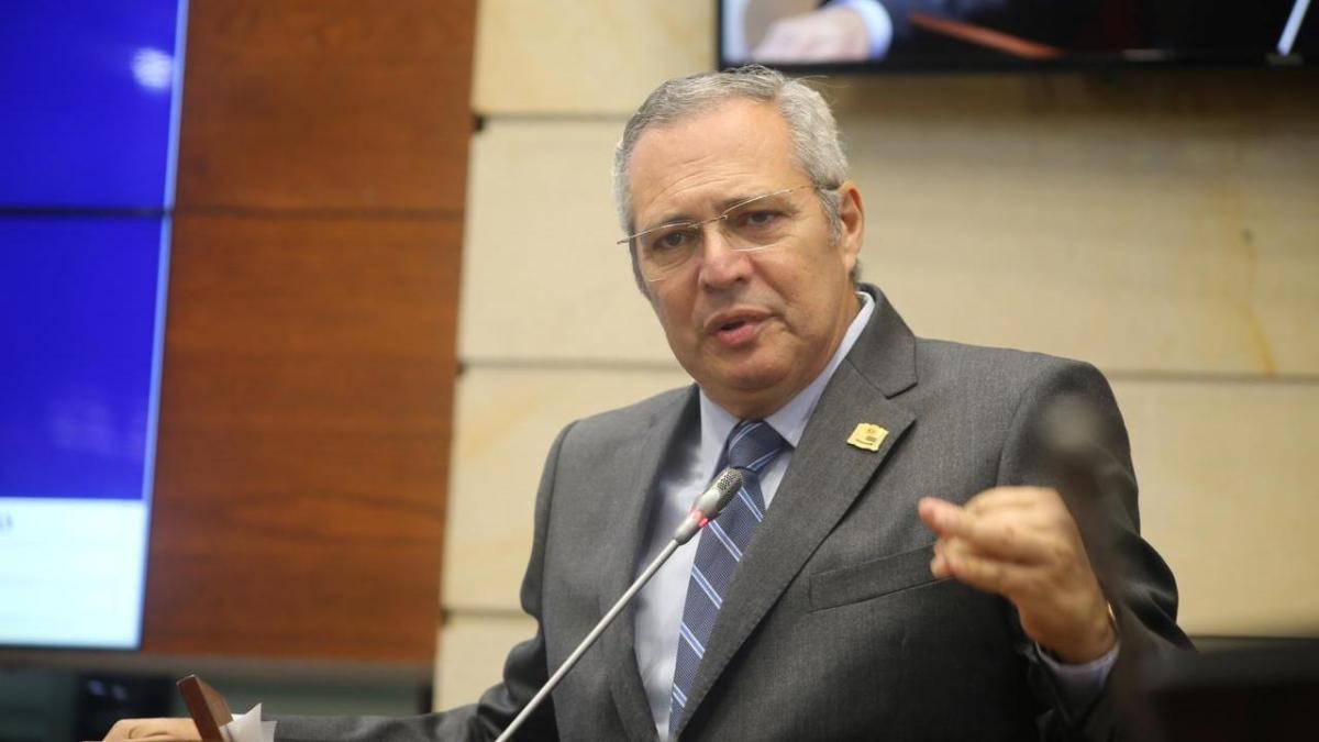 Saludos el nombre iván antes posible por un joven escándalo