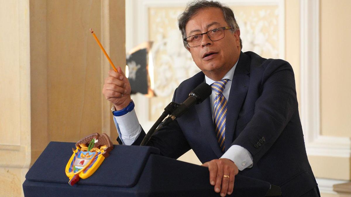 En un discurso, el presidente Petro reitera que la deuda de EPS no es de 32 mil millones de pesos, sino “más de 100”

 – En la mira