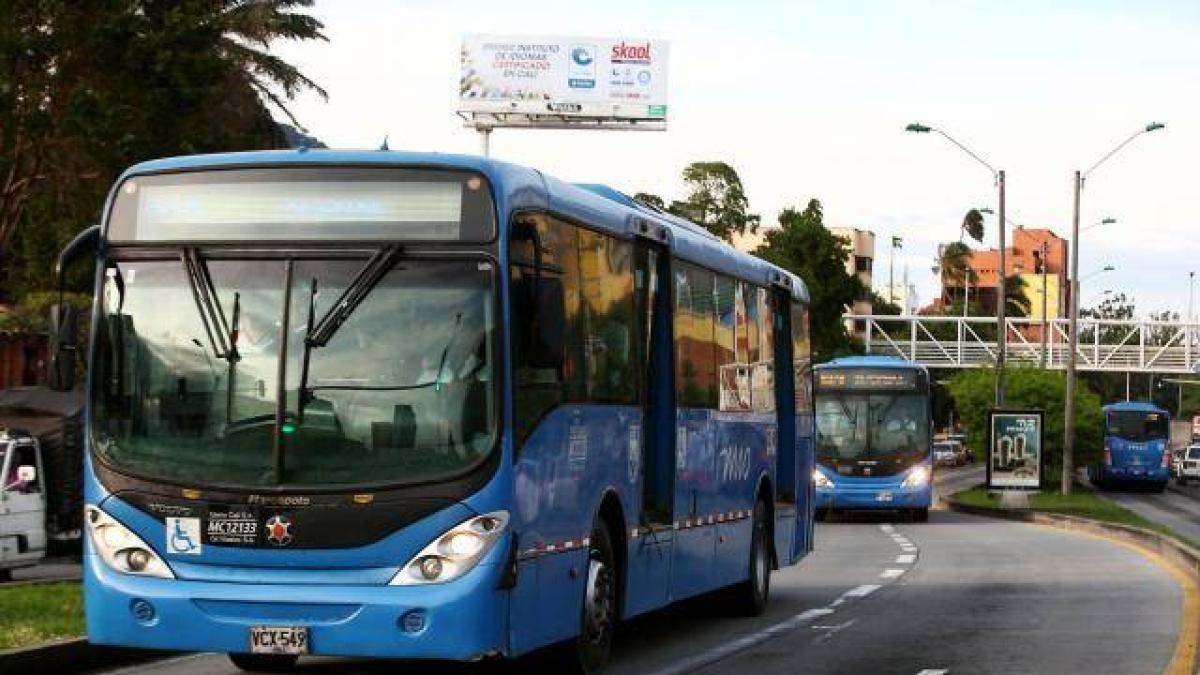Un motociclista que transportó a un menor sin casco, atacó verbalmente al conductor de la mina en todo

 – En la mira