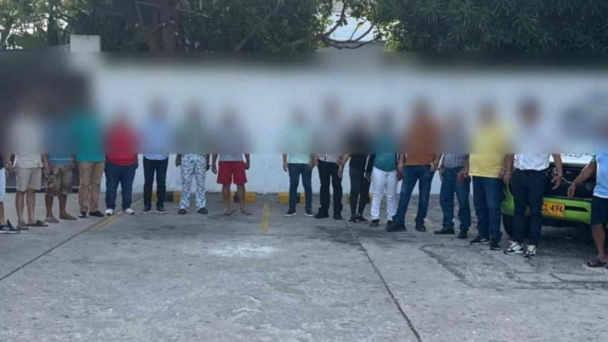 a la prisión 12 Red involucrada, que se aplica a funcionarios y ex funcionarios

 – En la mira