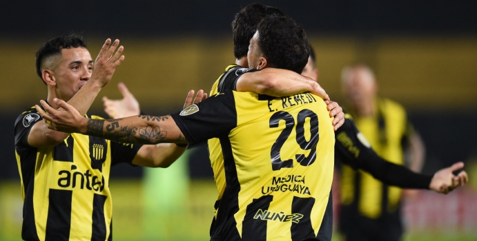 Vélez, Peñaol, Sao Paulo y Racing avanzan hacia la ronda de 16