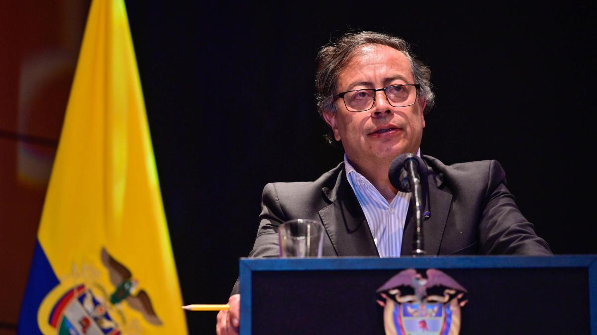 El presidente Gustavo Petro responde críticas por consulta popular: “Me llamó dictador”

 – En la mira