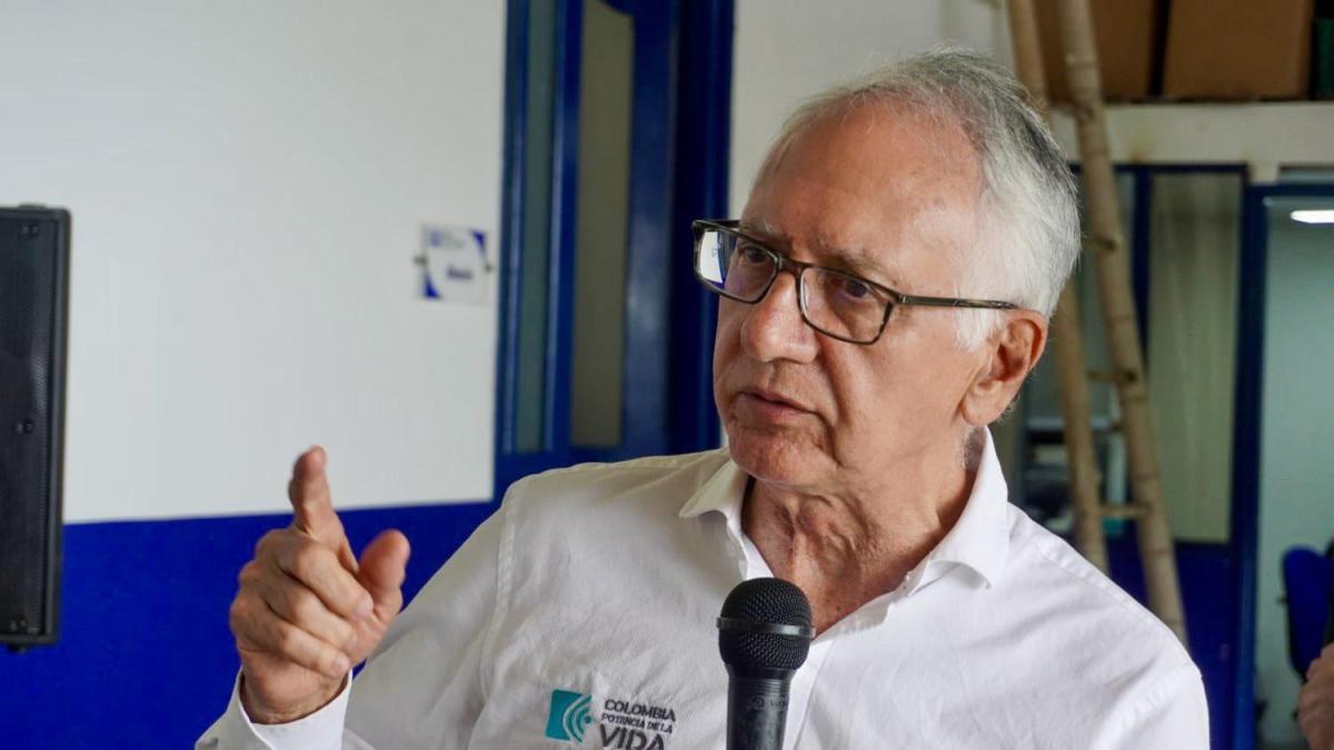 Guillermo Alfonso Jaramillo no dejó el Ministerio de Salud y no pudo ser candidato presidencial en 2026

 – En la mira