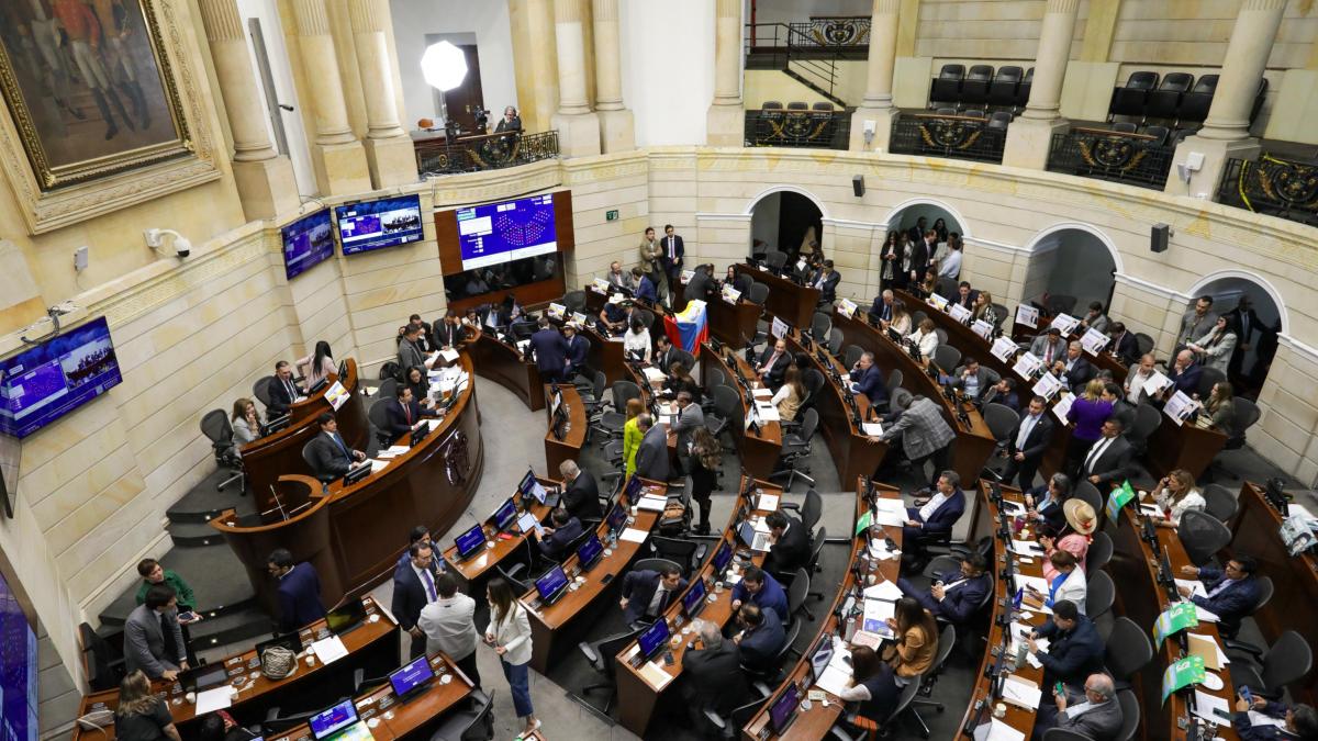 Buscan acuerdo sobre la presentación

 – En la mira