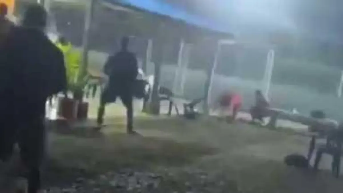 Dos mujeres y un policía resultaron heridos, después del ataque con drones y un rifle en el North Cauze

 – En la mira