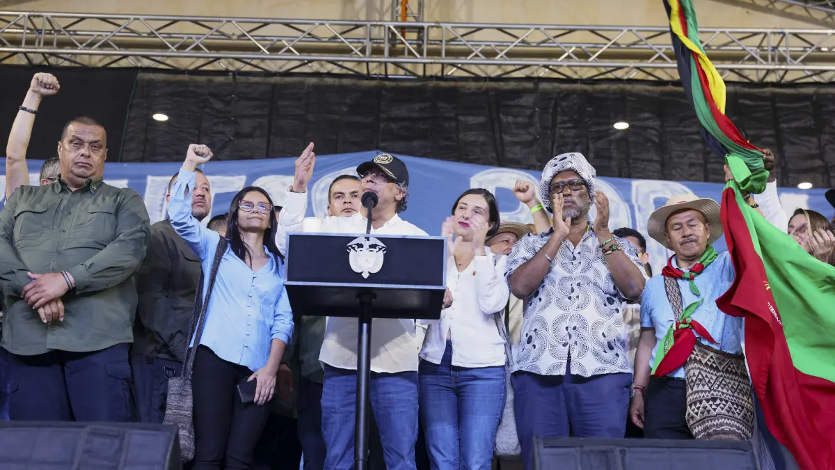 ¿Qué busca el presidente Petro con consulta con una directiva y su nueva pista sobre la circunscripción?

 – En la mira
