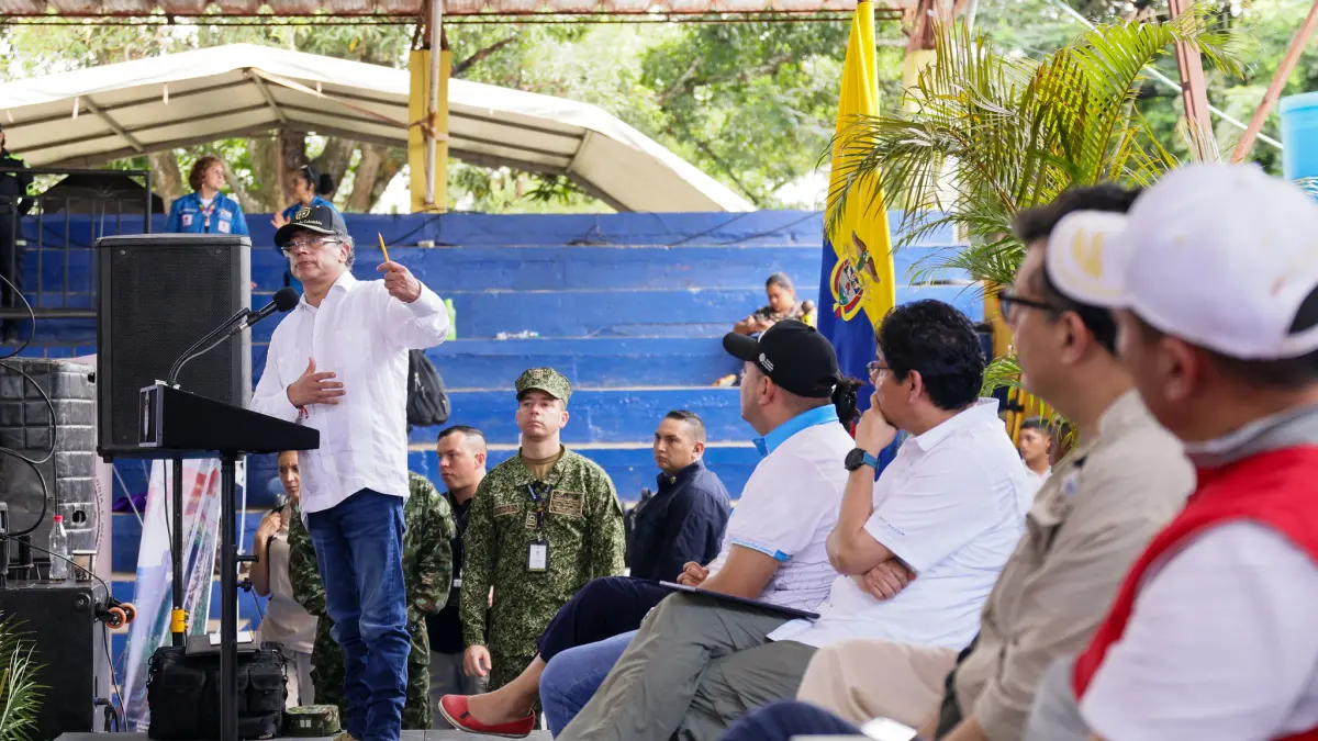 El presidente Petro responde a los grupos de defensa propia de Sierra después de un alto el fuego y no cierra la puerta al proceso

 – En la mira