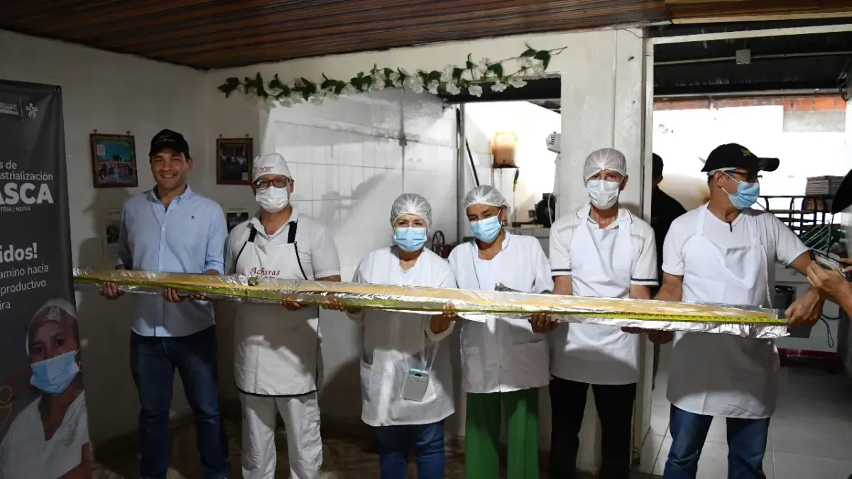Huila conduce su tradición con el pastel de tres metros de Achira, que viajará a Neiva el día de Achir

 – En la mira