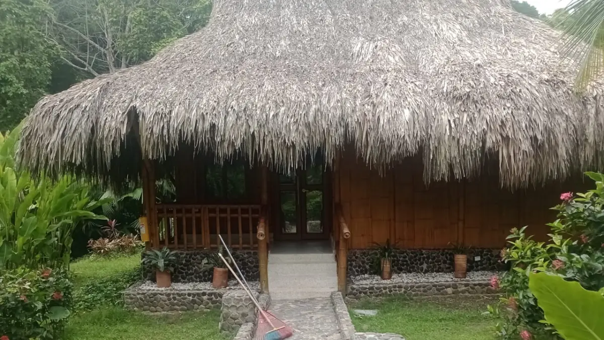 La familia Méndez se defiende contra las acusaciones de amenazas y apropiación del hotel en Tayron

 – En la mira