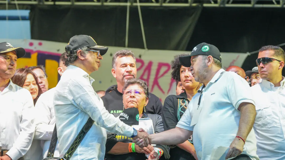 ¿Cómo pasaron los límites de las bandas de Meldeline de las celdas para compartir el escenario con el presidente Petro?

 – En la mira