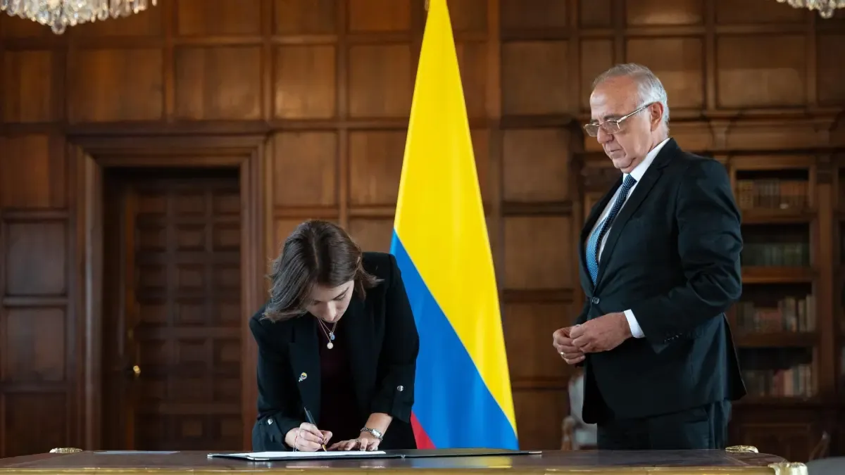 El ex secretario de defensa, Iván Velásquez, sacó la posesión del embajador de Colombia en el Vaticano

 – En la mira