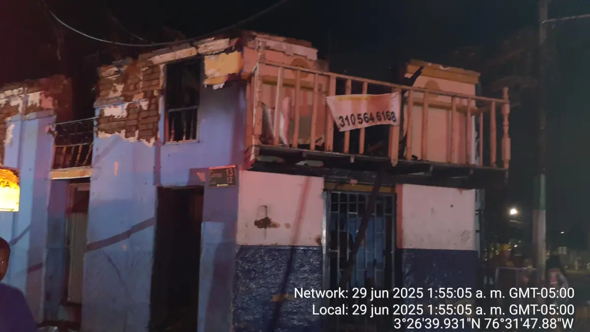 Los incendios malvados consumieron al inquilino y parte de la casa en el centro y en el este de todo: la persona murió

 – En la mira