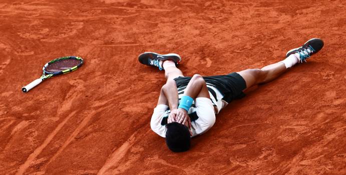 Alcaraz venció a Sinner en la final más larga de Roland Garros

 – En la mira