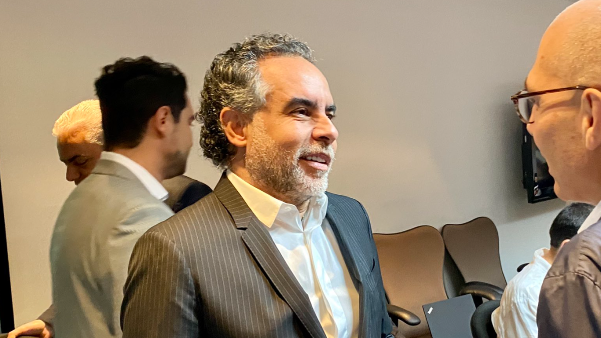 Armando Benedetti dice que un fallo de consulta popular no se congeló; Fue firmado para atacar a Miguel Uribe

 – En la mira