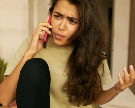 ¿Cómo puedes cambiar el nombre que aparece cuando te encuentras con una llamada? – 

 – En la mira