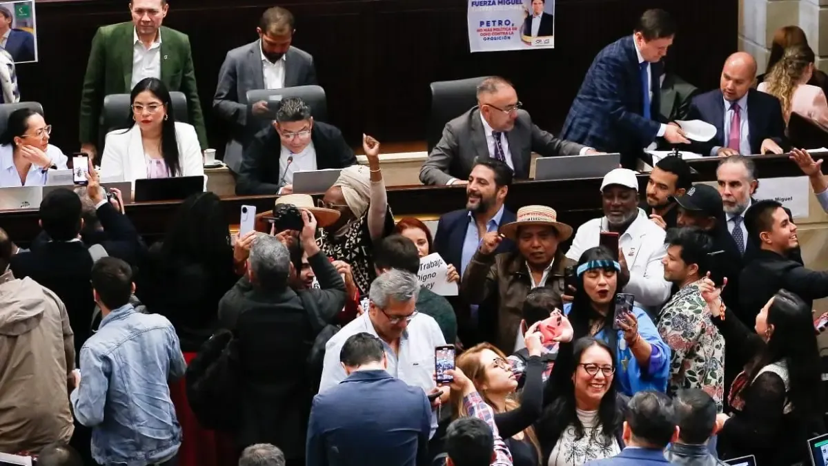 Disputas que provienen de la oficina presidencial en el último año legislativo / secreto

 – En la mira