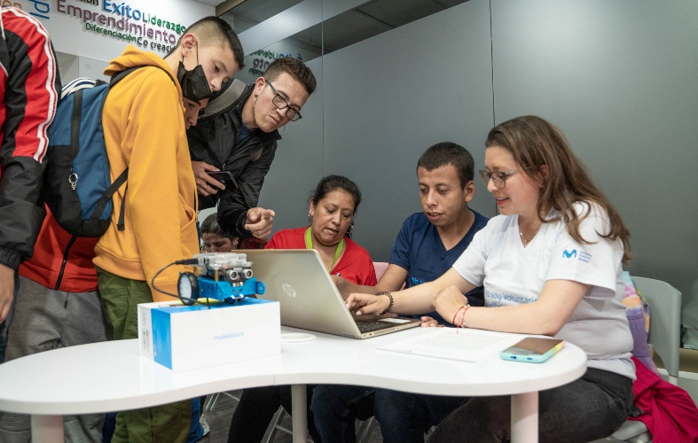 Abren la Escuela de Robótica inclusiva desde la Fundación Telefónica Movistar – 

 – En la mira