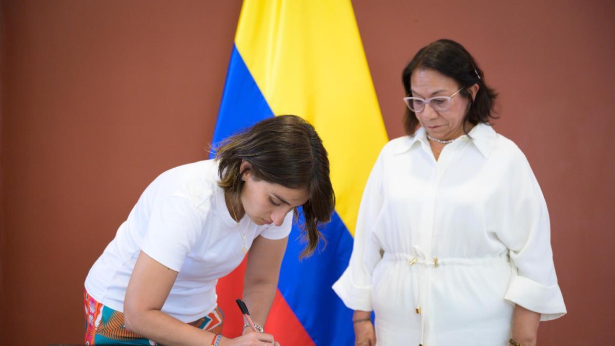 La ministra de Asuntos Exteriores, Laura Sarabia, poseía a Rosa Villavicencio como vicepresidenta de asuntos exteriores

 – En la mira
