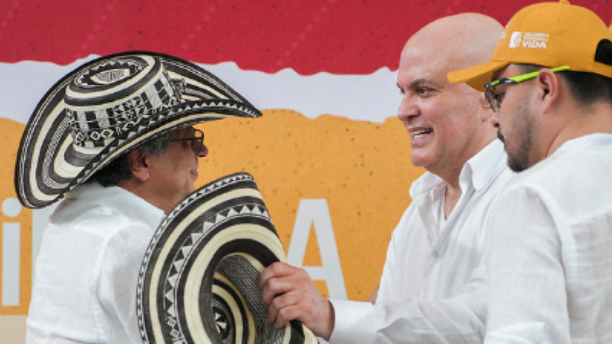 Los ex comandantes renuncian al pacificador por disputas con Otty Patiño y Asistente

 – En la mira
