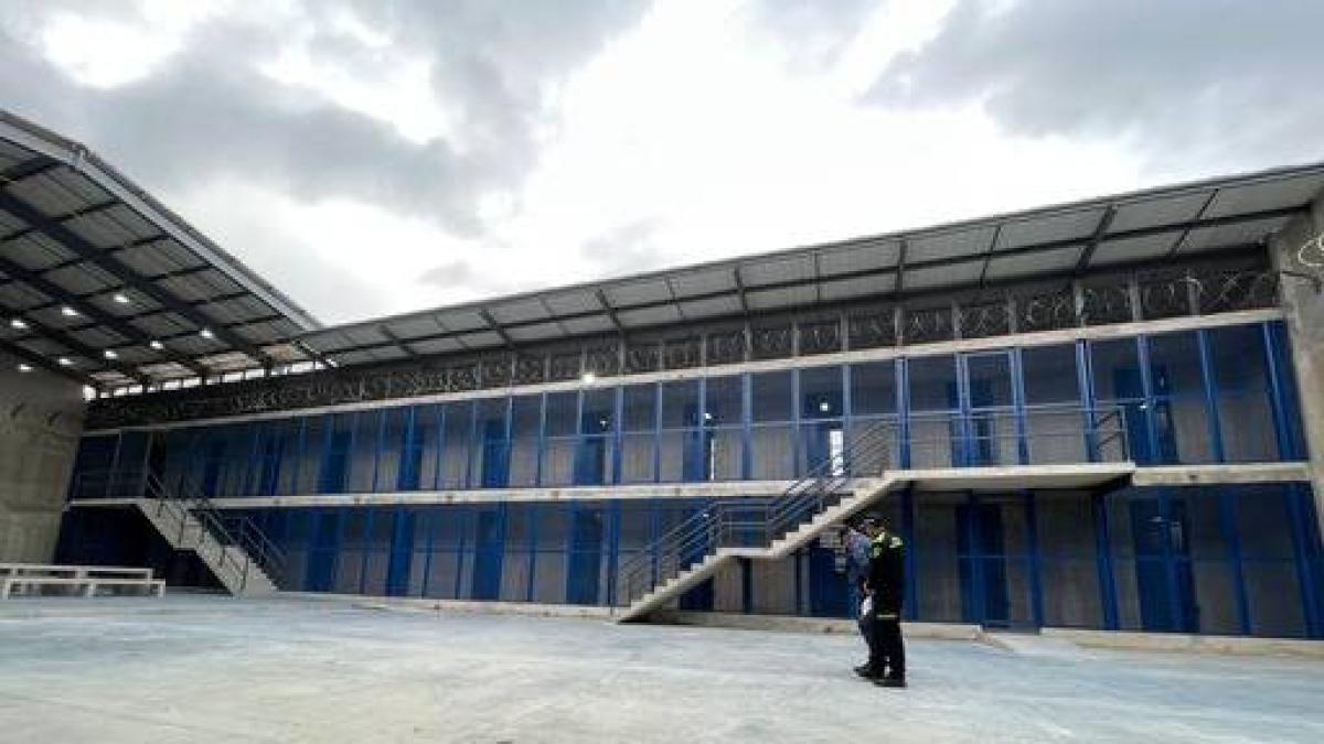 El hacinamiento alcanza el 277 % en la estación de policía, reflejo de la crisis en los centros de detención locales

 – En la mira