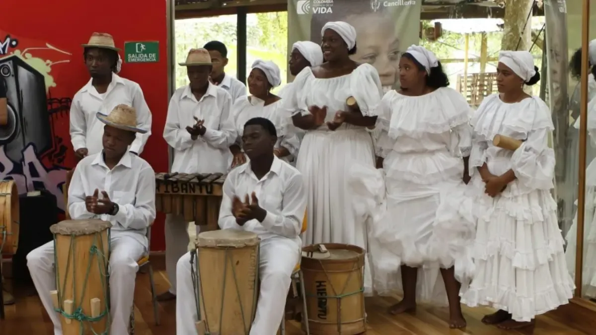 El Ministerio de Asuntos Exteriores llevará a 16 jóvenes de Tumaco a Kenia y Sudáfrica para compartir la cultura del Pacífico.

 – En la mira