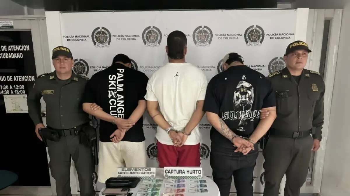 Fue una señal que salvó la vida de secuestro en el automóvil para advertir a la policía en la pulgada sureña.

 – En la mira