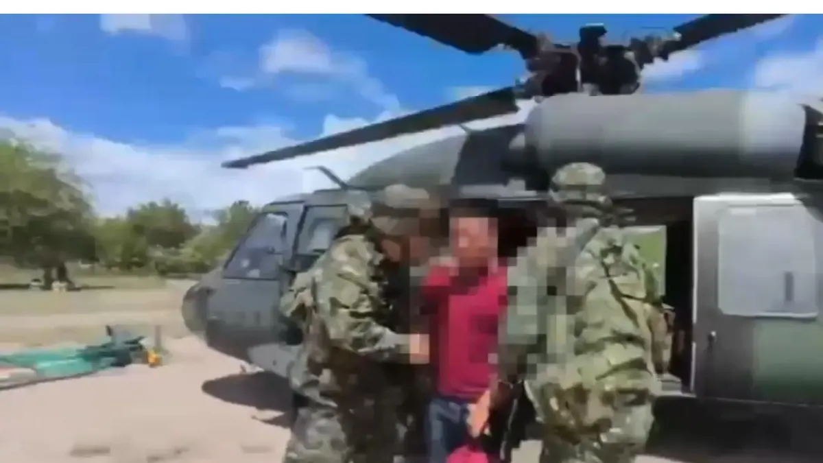Maniobra de aire compleja del ejército para salvar a un hombre que sería secuestrado por disidentes

 – En la mira