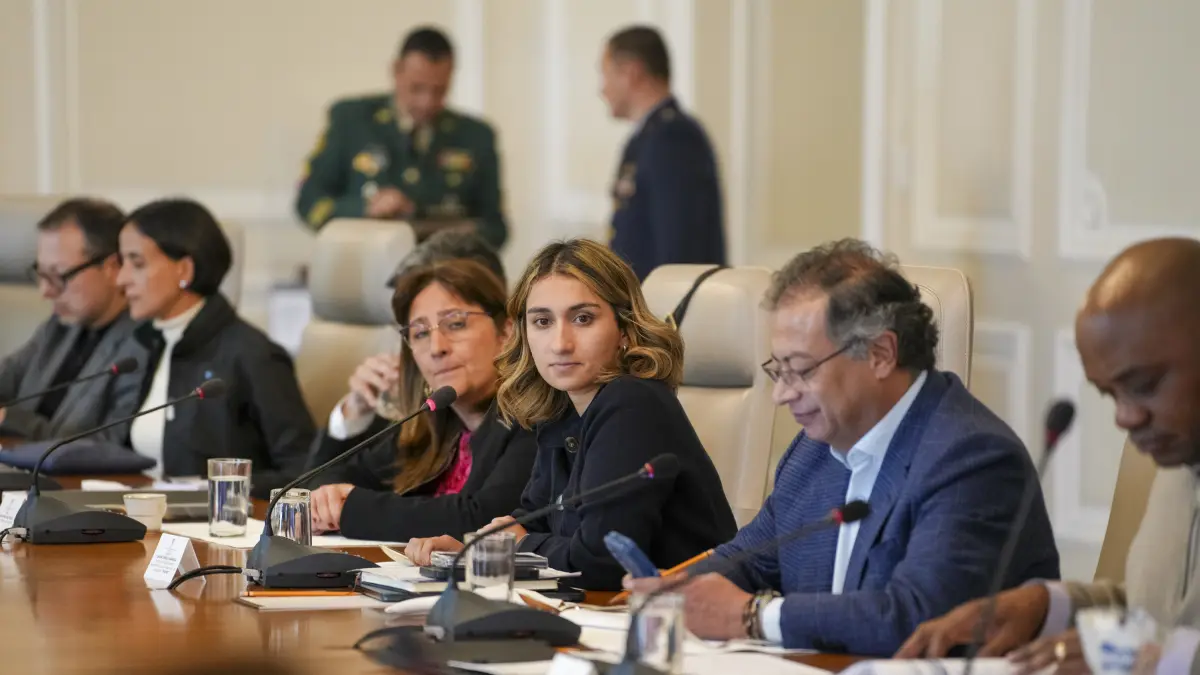 Presidente Petro deja ir a canciller en plena crisis con EE.UU. y otras implicaciones en salida de Laura Sarabia – En la mira