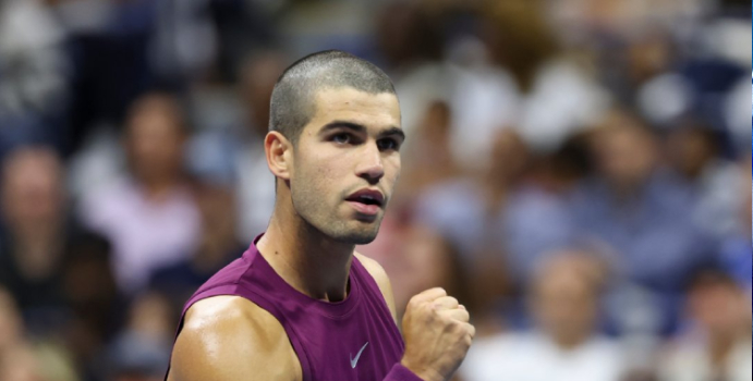 Alcaraz pasa a los octavos del US Open con un susto en la rodilla

 – En la mira